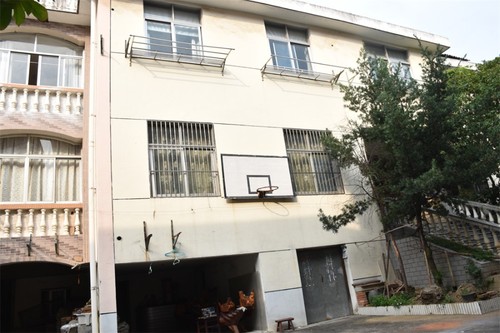 溧水城中心 杨家园 独栋别墅 独门独院407.46平方8房3厅5卫 简装 1-3层 院内可停多部车616万 河边美景
